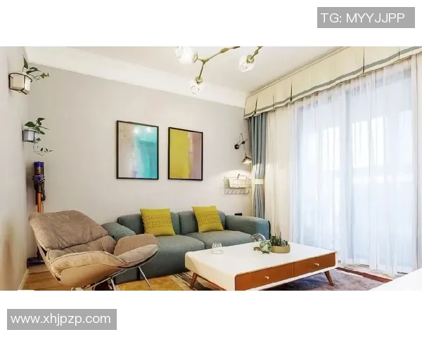 客厅挂画足球明星的优缺点分析及装饰效果探讨