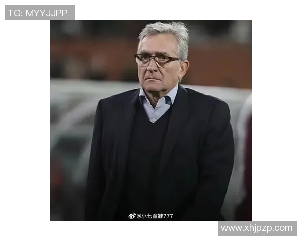 足球明星扔刀瞬间精彩合集展现运动员的另类风采与幽默感